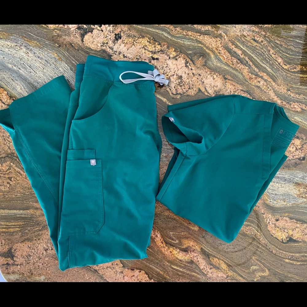 Figs Hunter Green scrub set